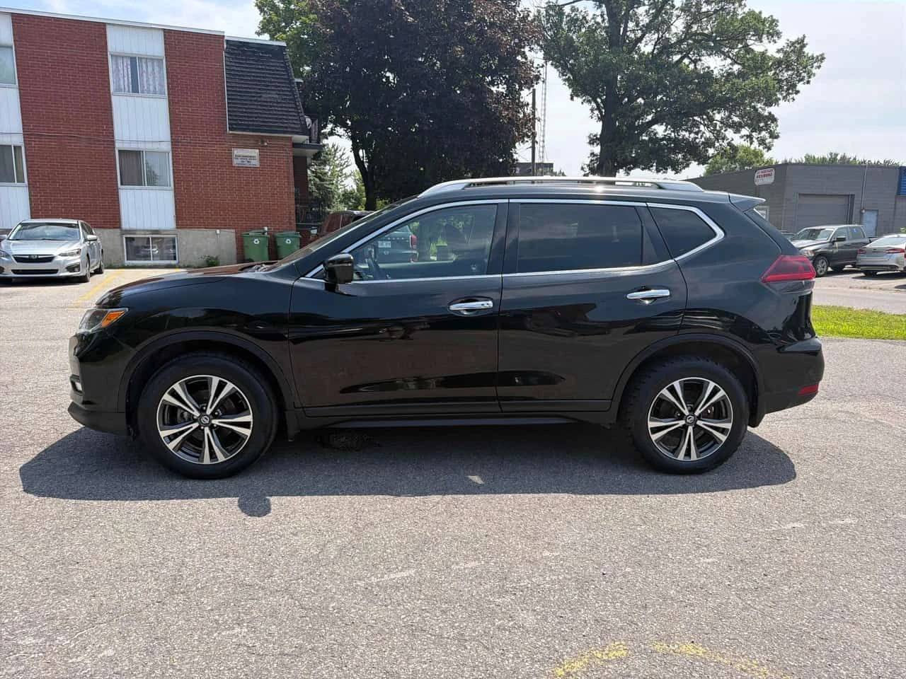 Nissan Rogue AWD | CARFAX | БЕЗ ПЪРВОНАЧАЛНА ВНОСКА, снимка 3 - Автомобили и джипове - 55179832