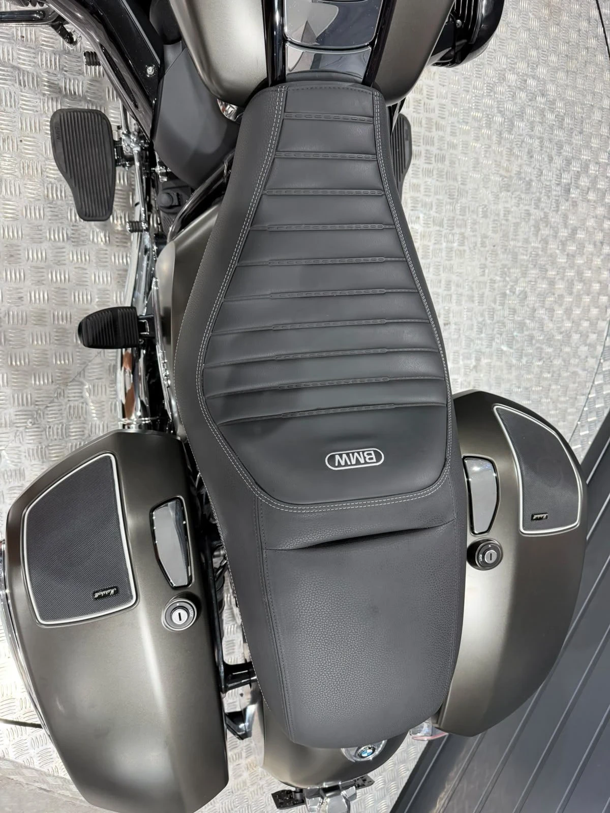 BMW R R 18 NEW CONDITION, снимка 8 - Мотоциклети и мототехника - 55791692