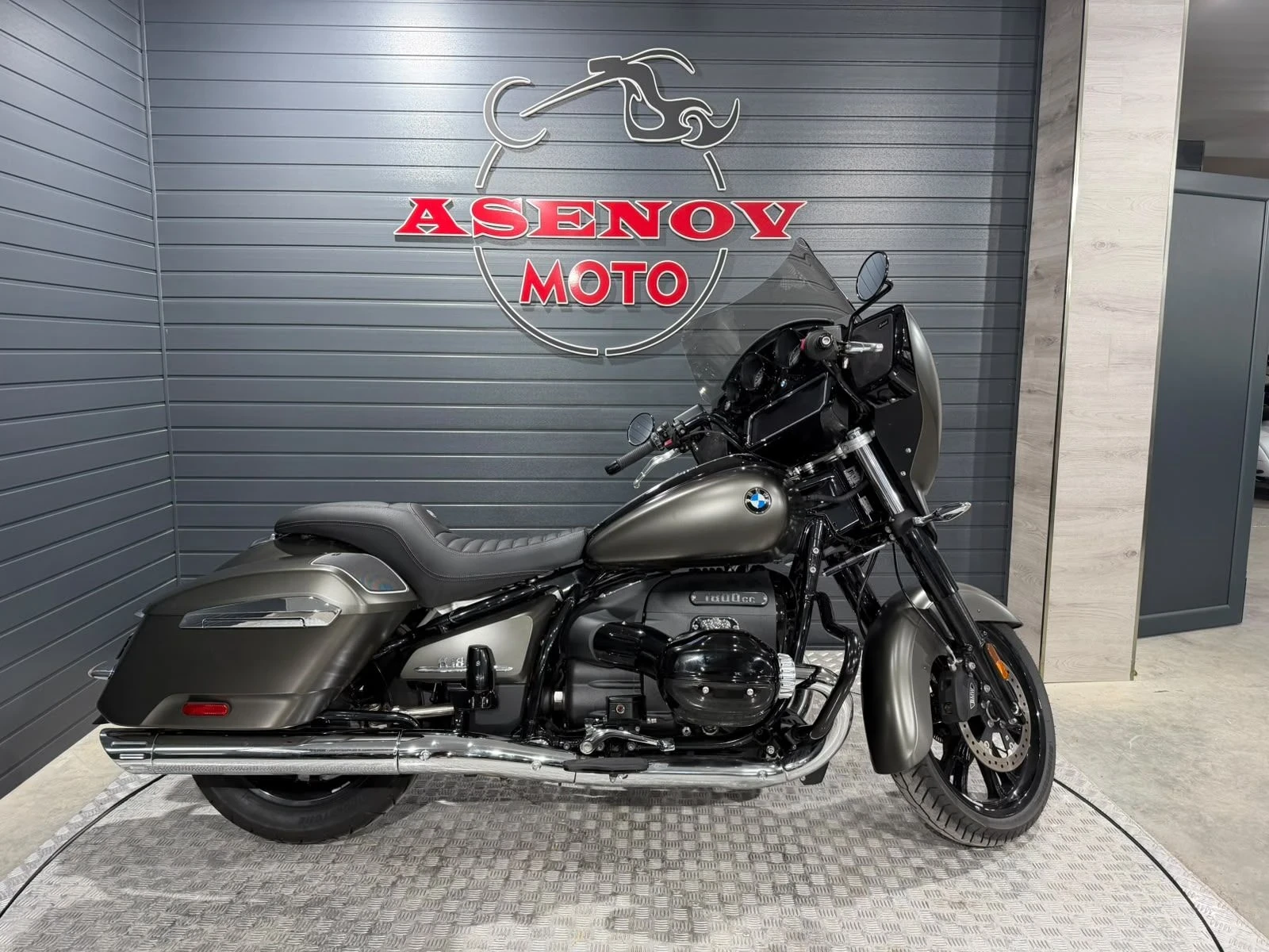 BMW R R 18 NEW CONDITION