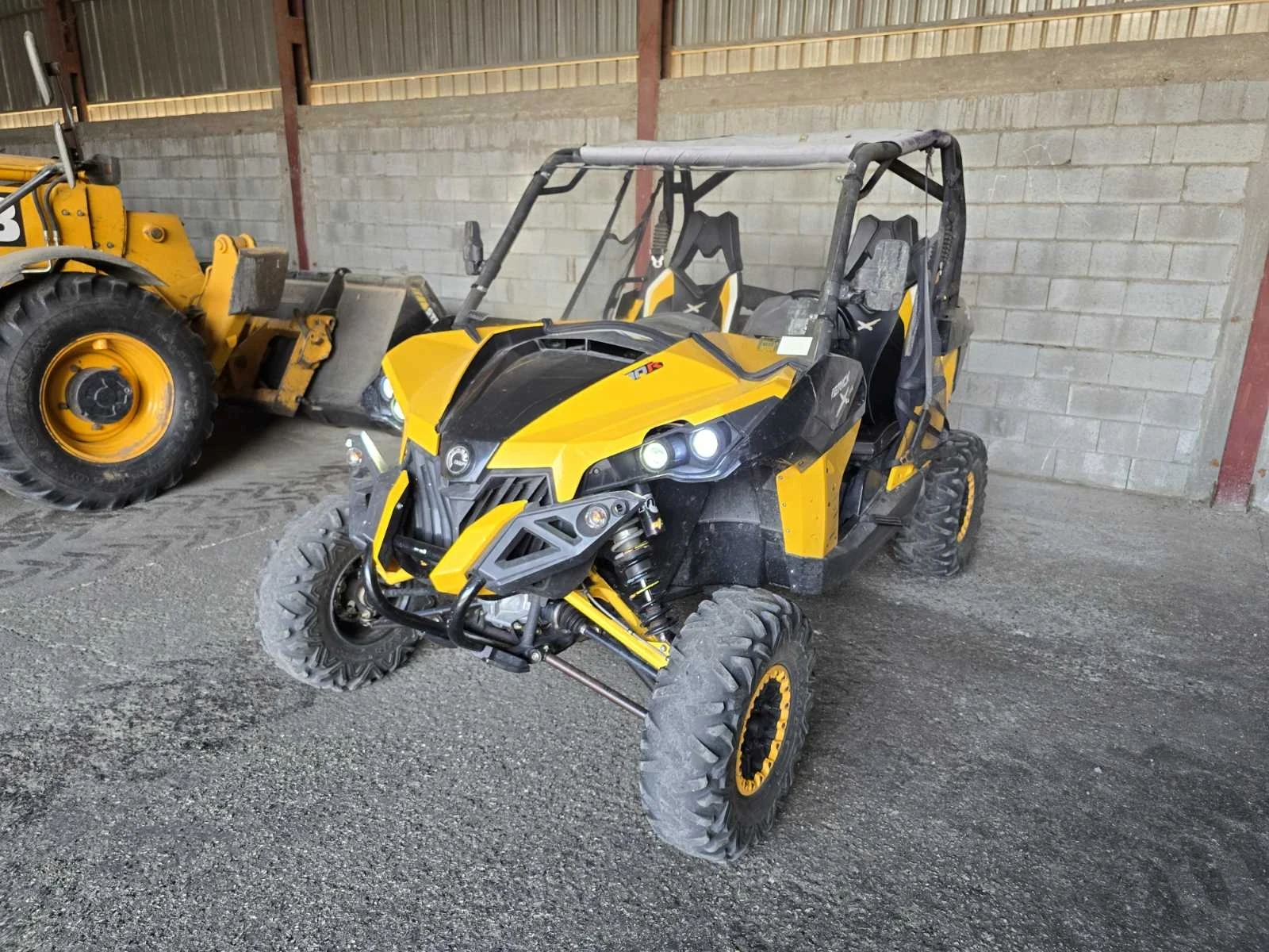 Can-Am Maverick R