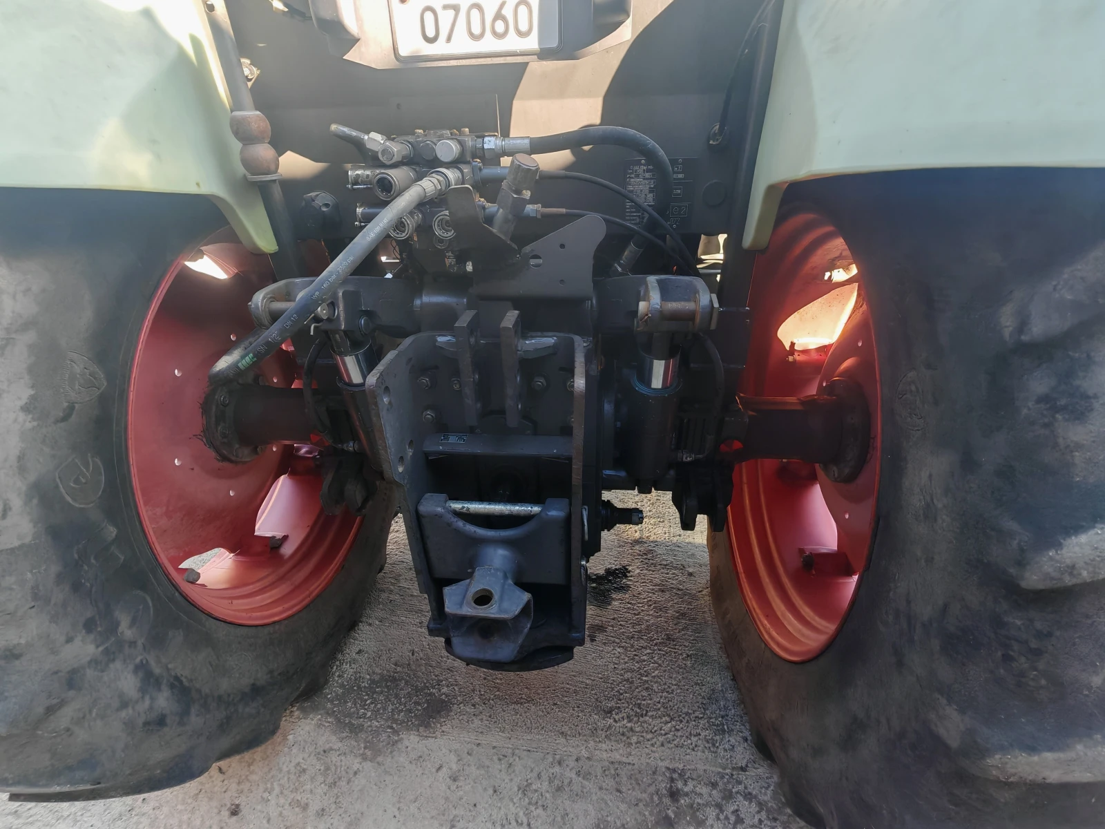 Трактор Claas Axos 340 - изображение 6