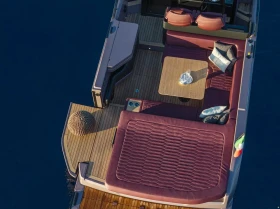 Моторна яхта Cranchi A32, снимка 4