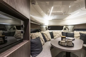 Моторна яхта Cranchi A32, снимка 14