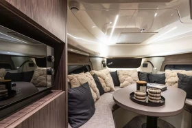 Моторна яхта Cranchi A32, снимка 10