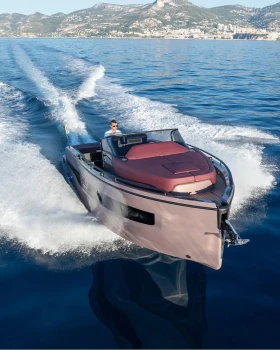 Моторна яхта Cranchi A32