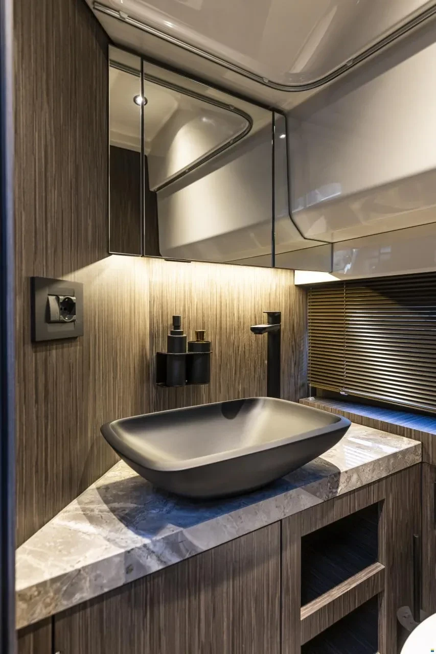 ������� ���� Cranchi A32 | Mobile.bg � ����������� 12