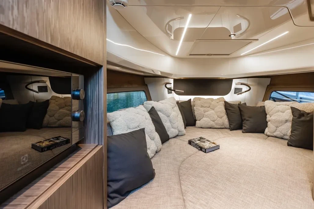 ������� ���� Cranchi A32 | Mobile.bg � ����������� 11