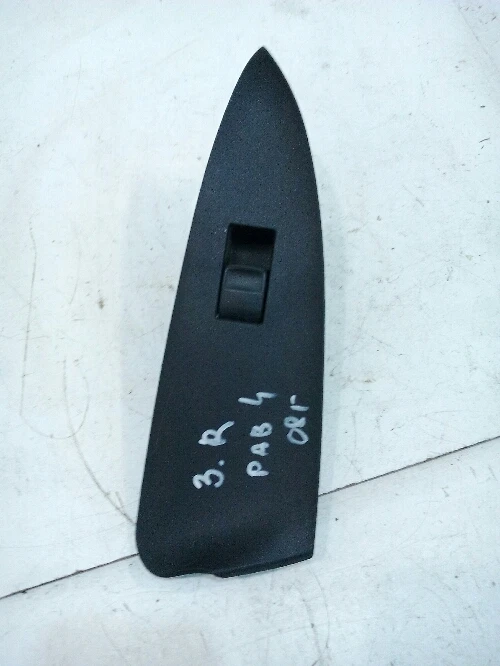 Копче ел.стъкло задно дясно Тойота Рав4