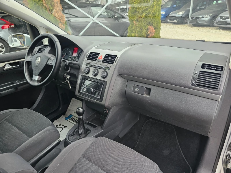 VW Touran 1.9 TDI КЛИМАТРОНИК 105 кс , снимка 12 - Автомобили и джипове - 49554561