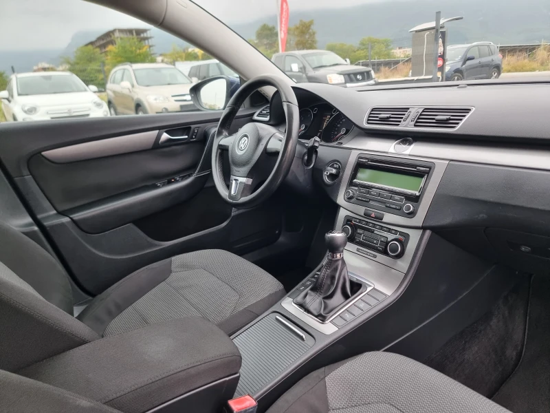 VW Passat 2.0TDI, снимка 16 - Автомобили и джипове - 51835855