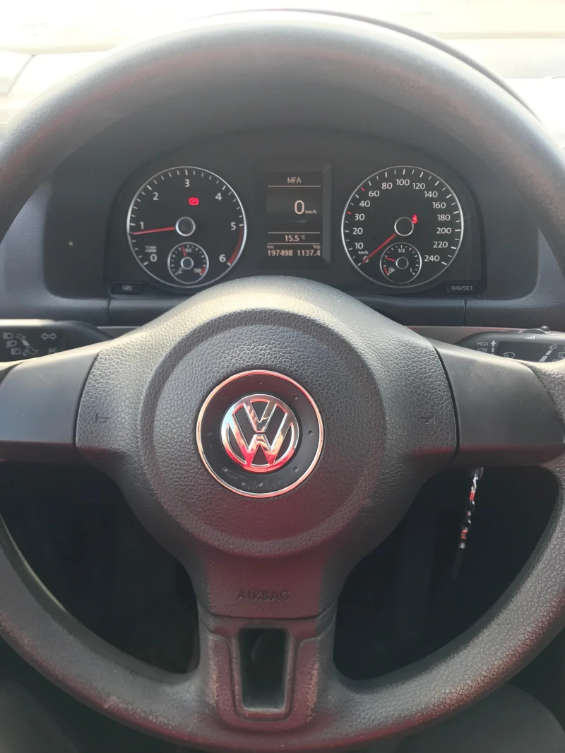 VW Touran 1.6 TDI 105, снимка 10 - Автомобили и джипове - 52356981