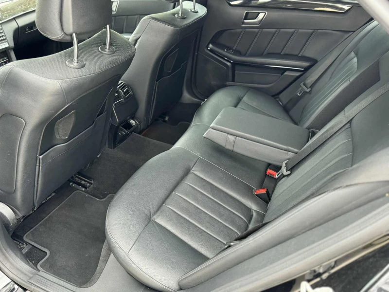 Mercedes-Benz E 350 * AMG* H&K* ОБДУХВАНЕ* DISTRONIC* ГЕРМАНИЯ* ТОП* , снимка 14 - Автомобили и джипове - 52478048