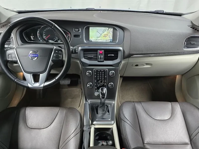Volvo V40 1.6D, снимка 7 - Автомобили и джипове - 53795913