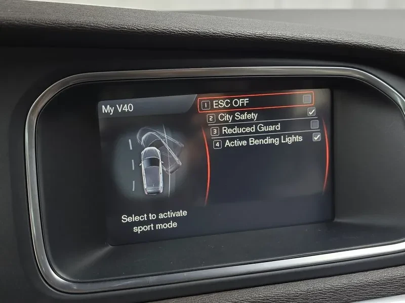 Volvo V40 1.6D, снимка 17 - Автомобили и джипове - 53795913