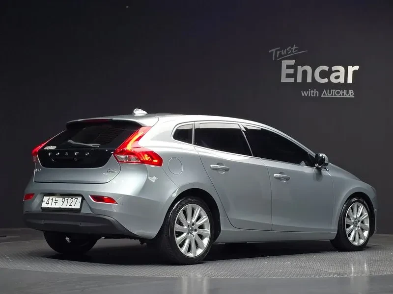 Volvo V40 1.6D, снимка 2 - Автомобили и джипове - 53795913