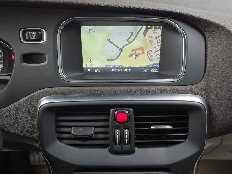 Volvo V40 1.6D, снимка 14 - Автомобили и джипове - 53795913