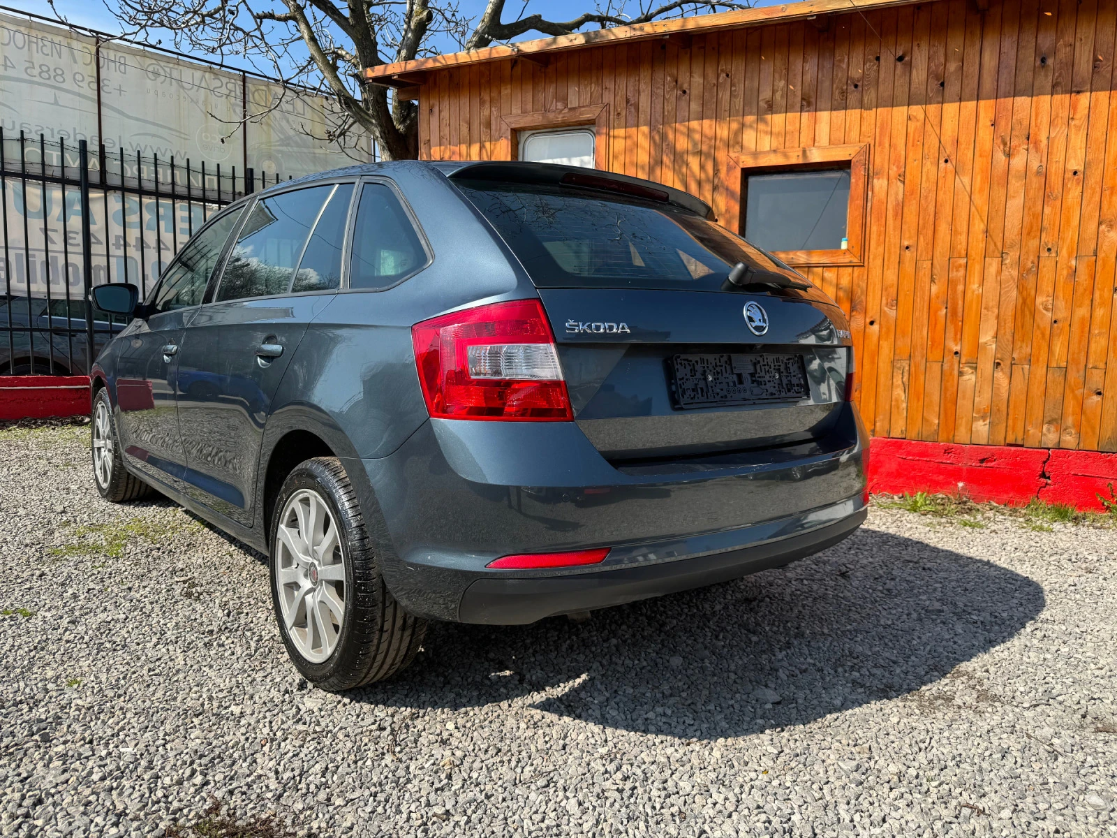 Skoda Rapid 1200 Tsi/ 4 цилиндъра - изображение 3