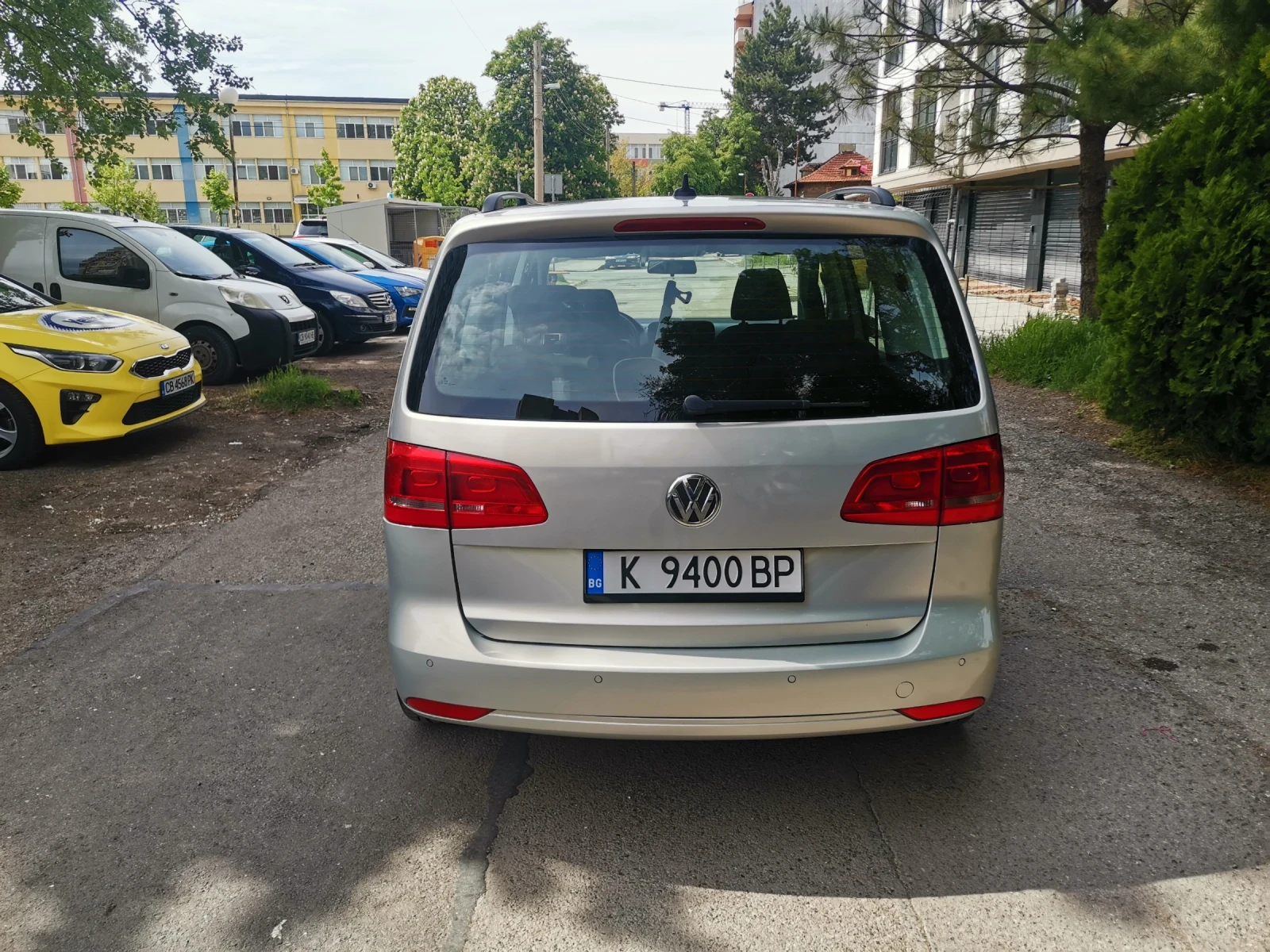 VW Touran 1.6 TDI 105, снимка 5 - Автомобили и джипове - 54547662