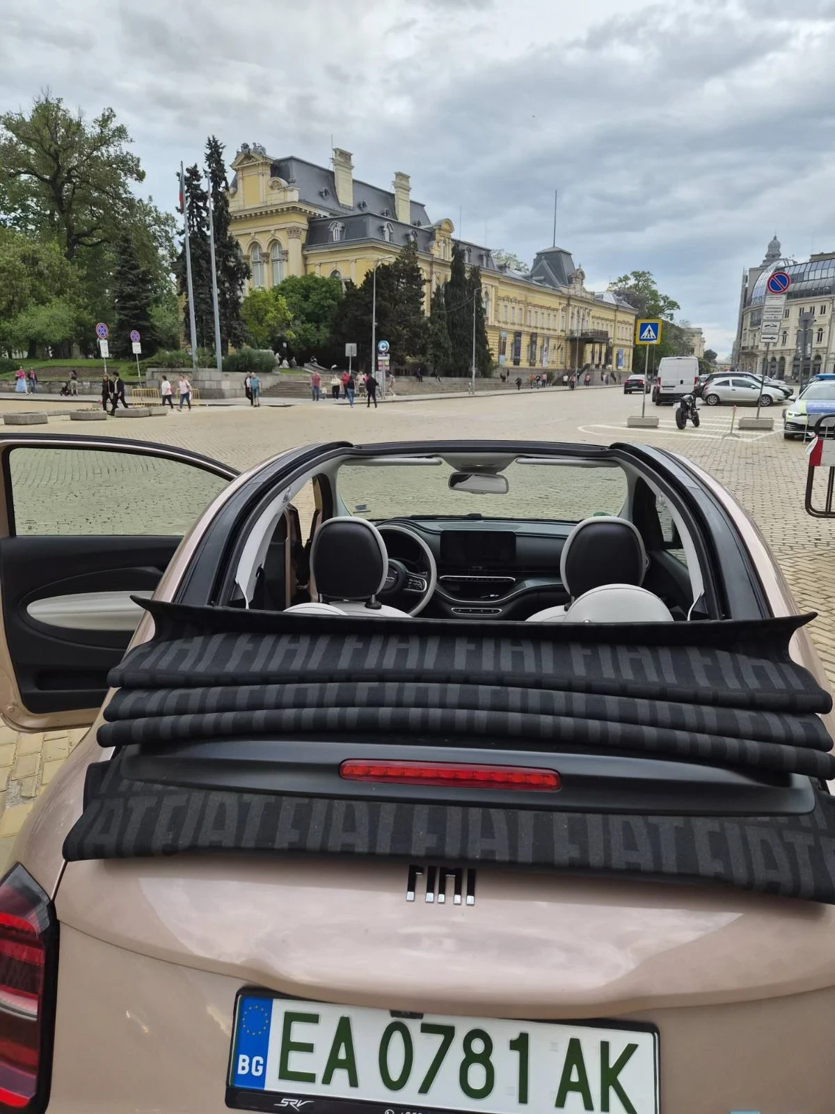 Fiat 500e Cabrio , снимка 3 - Автомобили и джипове - 53990541