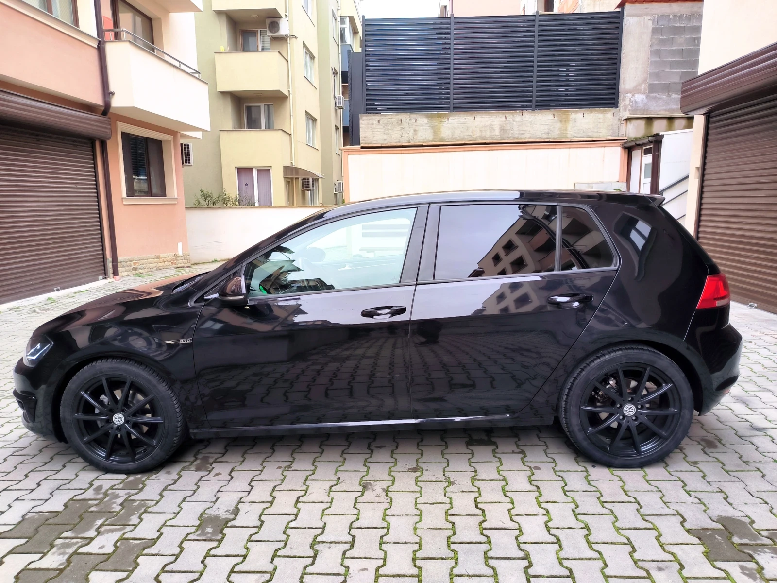 VW Golf 1.6TDI Highline , снимка 4 - Автомобили и джипове - 54008741