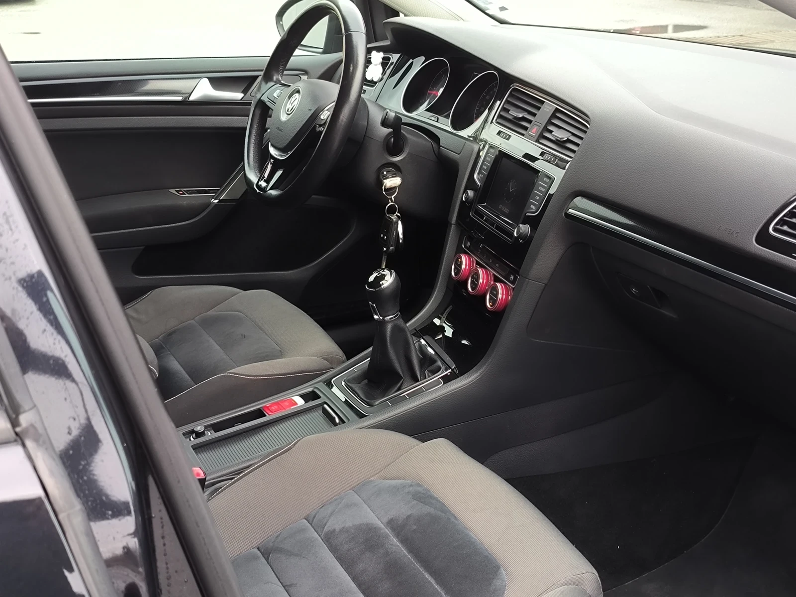 VW Golf 1.6TDI Highline , снимка 14 - Автомобили и джипове - 54008741