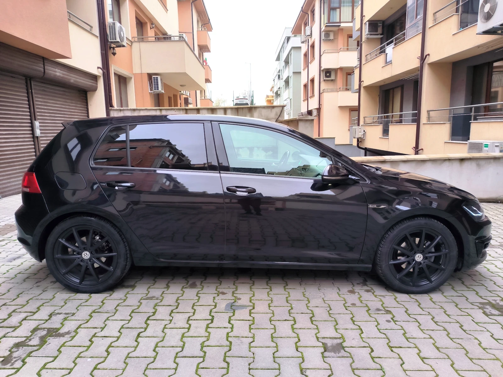 VW Golf 1.6TDI Highline , снимка 5 - Автомобили и джипове - 54008741