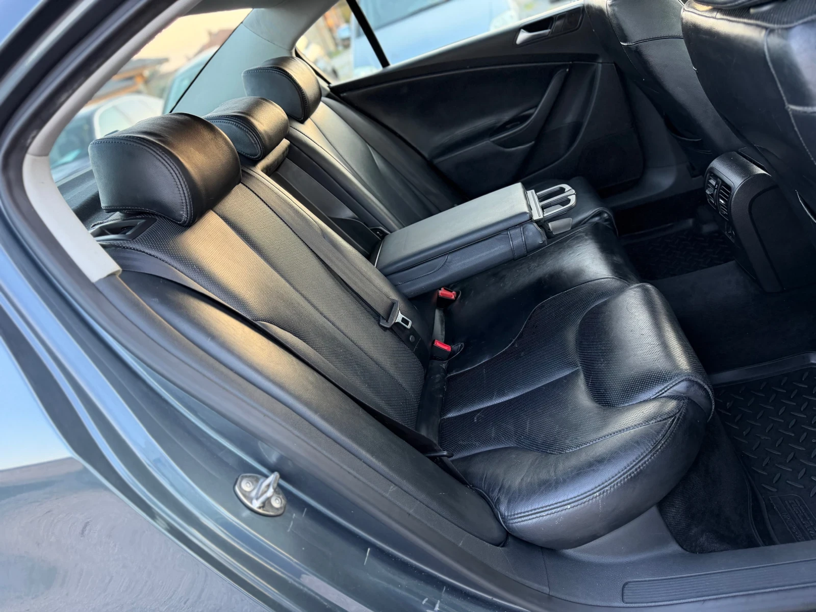 VW Passat 2.0TSI 160кс АВТОМАТИК НАВИ КОЖА ПОДГРЕВ , снимка 13 - Автомобили и джипове - 55377120