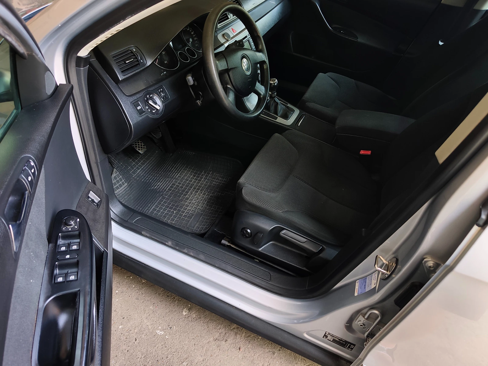 VW Passat 1.9 TDI, снимка 10 - Автомобили и джипове - 55705850
