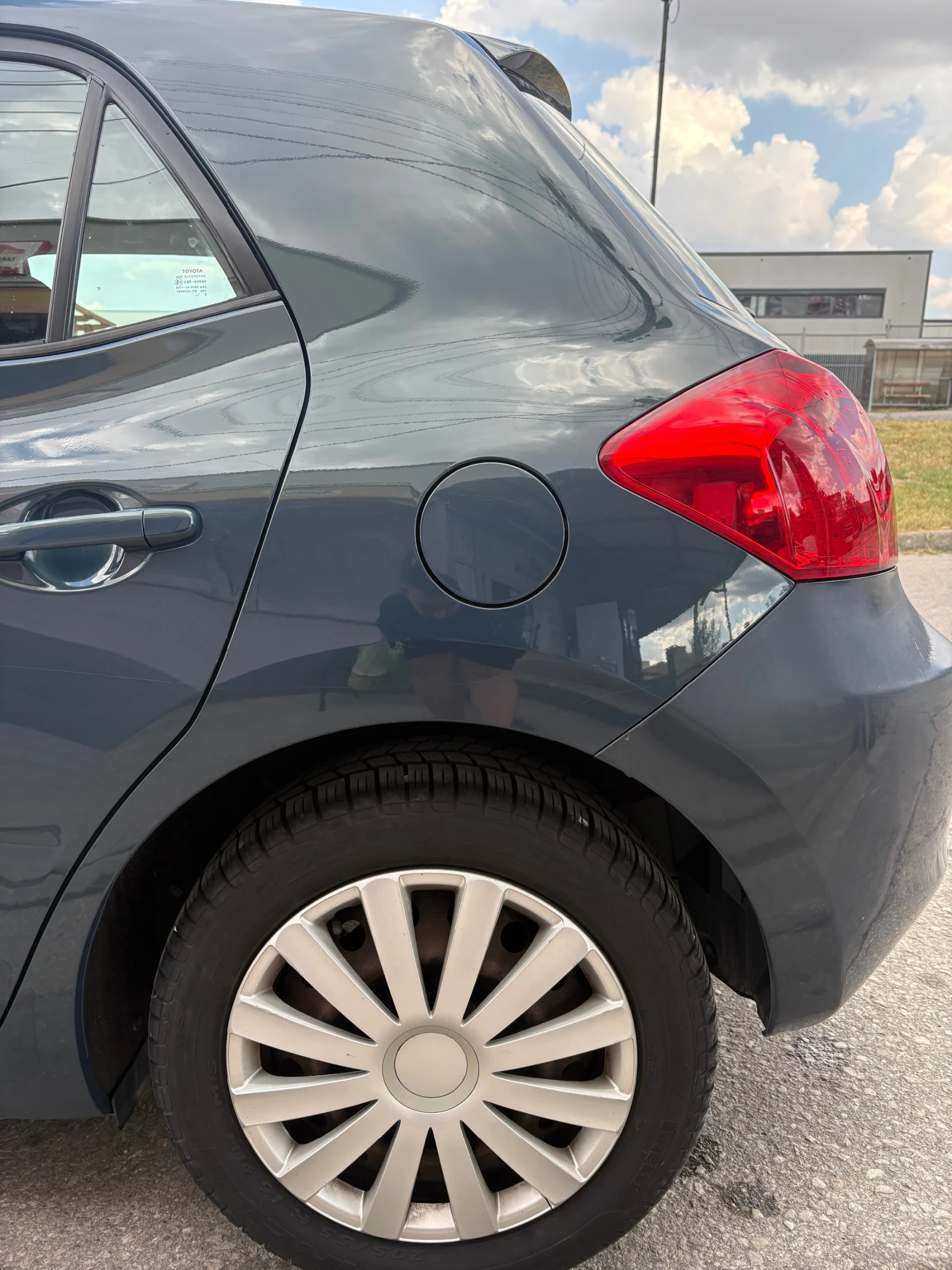 Toyota Auris, снимка 5 - Автомобили и джипове - 55730526