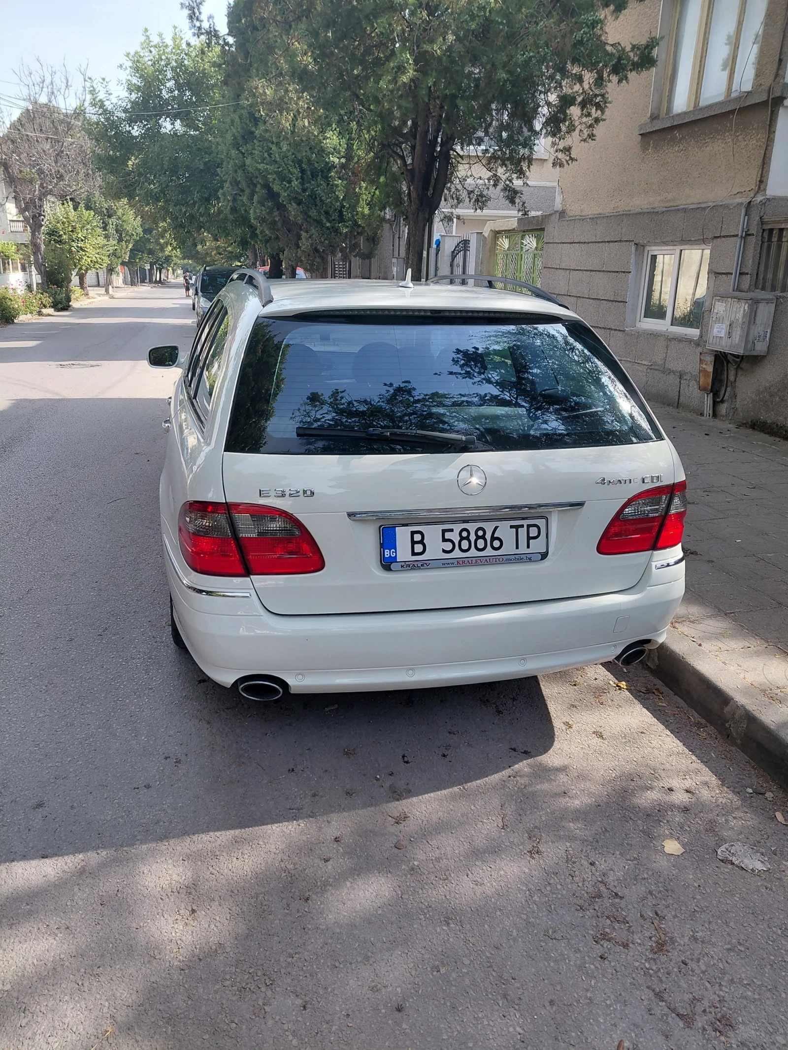 Mercedes-Benz E 320 4matic , снимка 4 - Автомобили и джипове - 55875517
