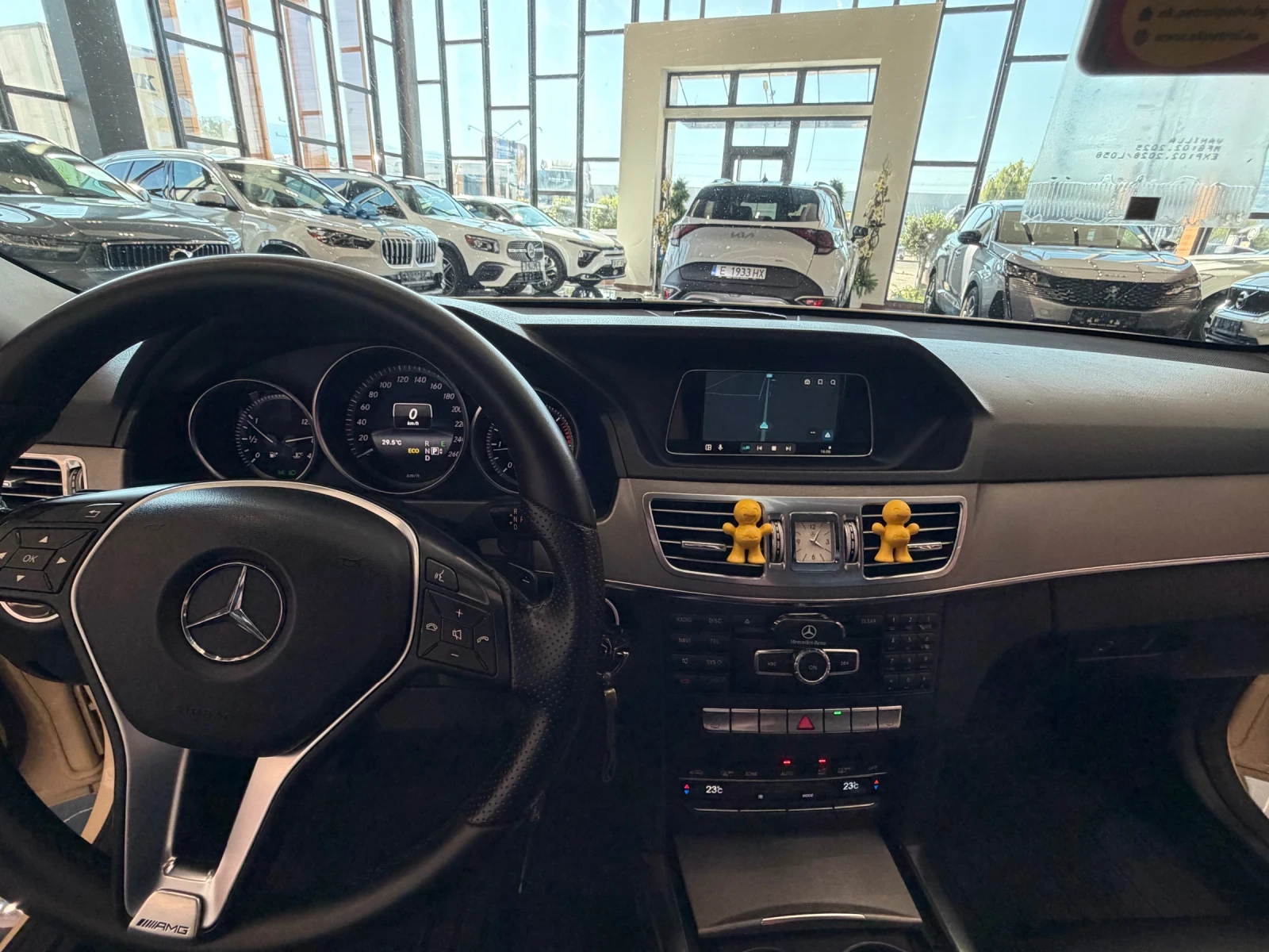 Mercedes-Benz E 200, снимка 9 - Автомобили и джипове - 56184238