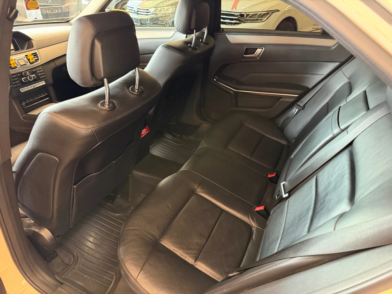 Mercedes-Benz E 200, снимка 7 - Автомобили и джипове - 56184238