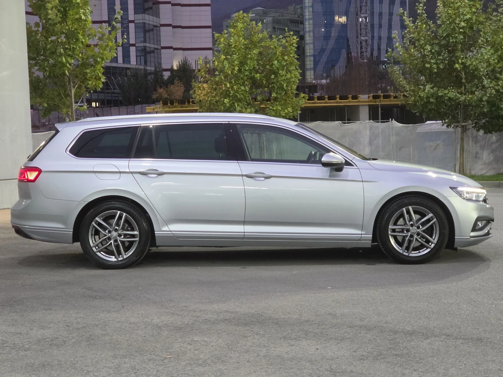 VW Passat 2.0TDI, 190�.�, IQ Lights, DIGITAL, MASSAGE | Mobile.bg � ����������� 4