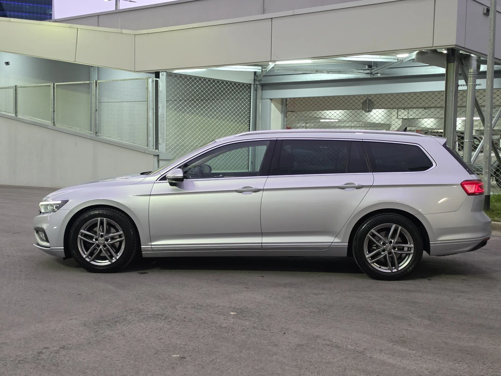 VW Passat 2.0TDI, 190�.�, IQ Lights, DIGITAL, MASSAGE | Mobile.bg � ����������� 7