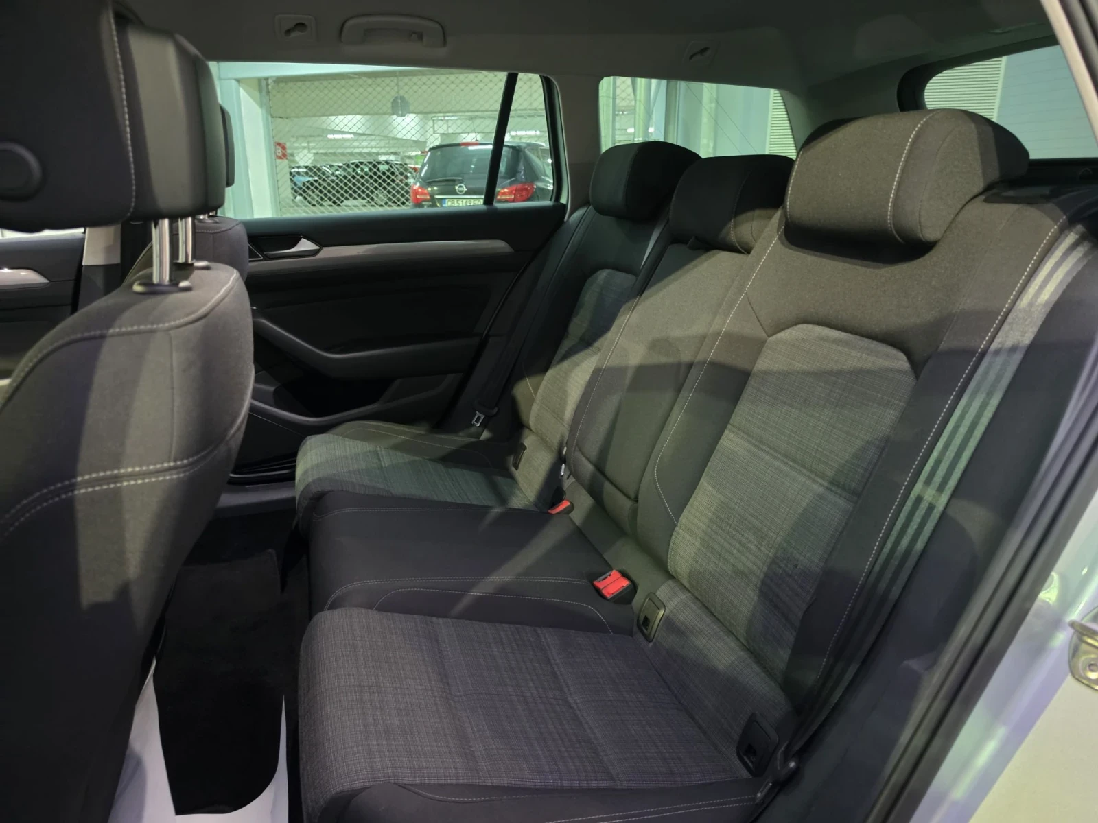 VW Passat 2.0TDI, 190�.�, IQ Lights, DIGITAL, MASSAGE | Mobile.bg � ����������� 12
