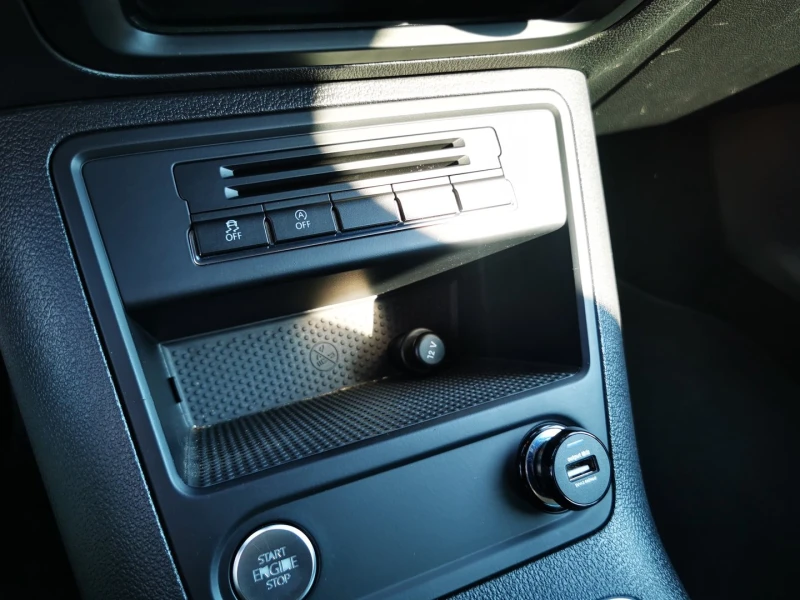 VW Tiguan Sport&Style 2.0TDI BMT 4MOTION, снимка 17 - Автомобили и джипове - 52237035