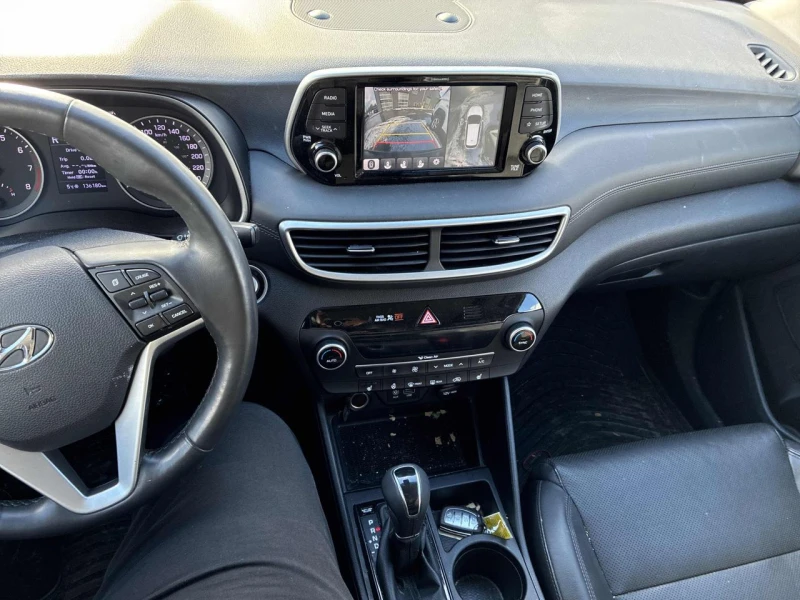 Hyundai Tucson Luxury2.4* 360* Подгреви* Пано* CarPlay* Assist, снимка 8 - Автомобили и джипове - 53413181