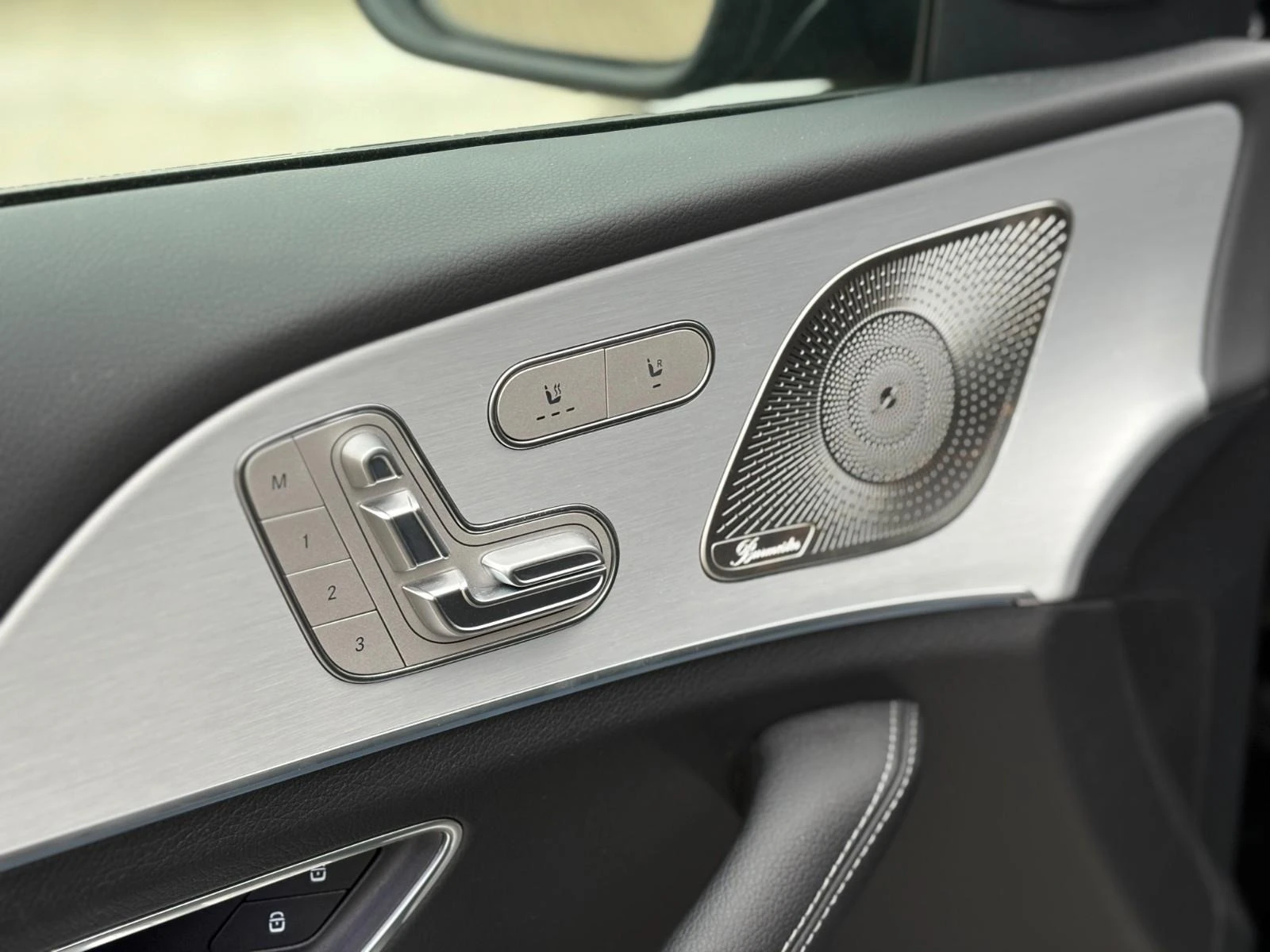 Mercedes-Benz GLE 300 D 4-MATIC AMG COUPE NIGHT PANORAMA BURMESTER  - изображение 6