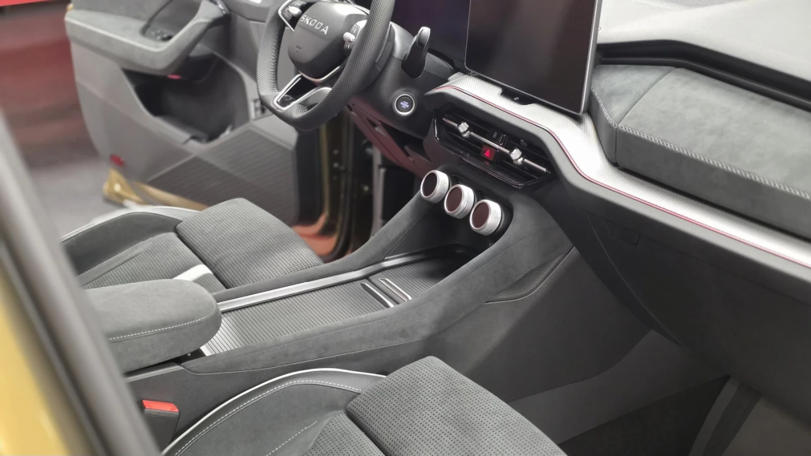 Skoda Kodiaq SPORTLINE PHEV 4x4, снимка 15 - Автомобили и джипове - 55696067
