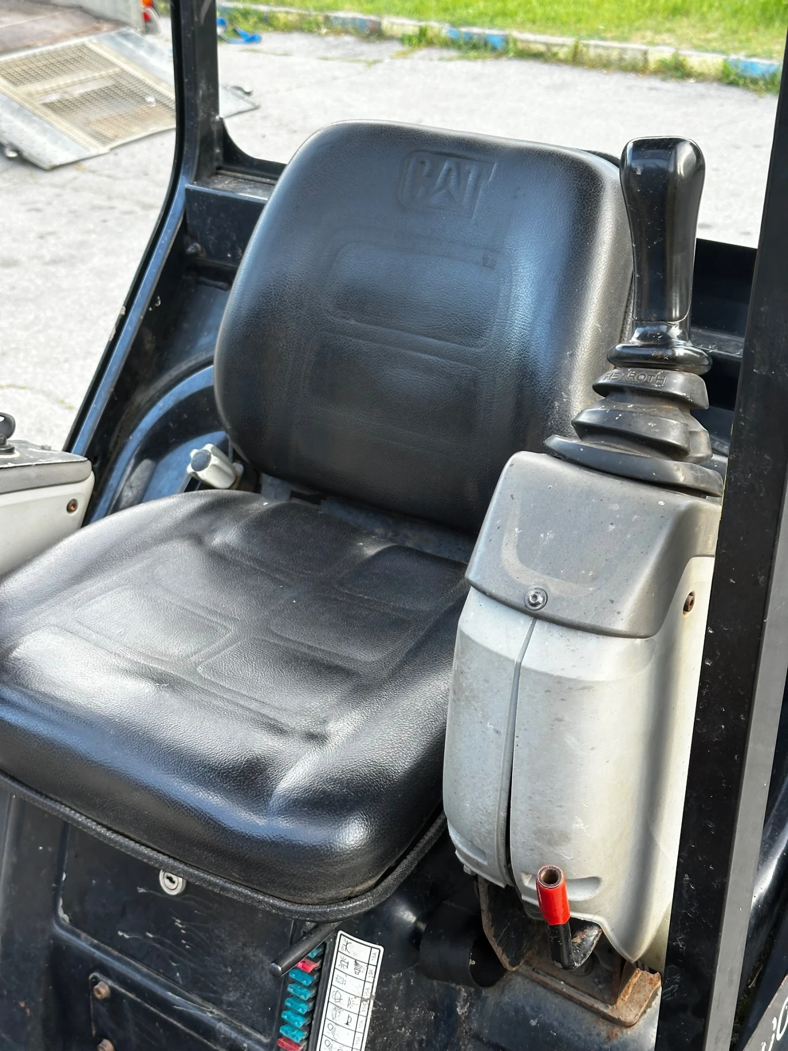 Багер Cat 301.4C, снимка 5 - Индустриална техника - 54609166