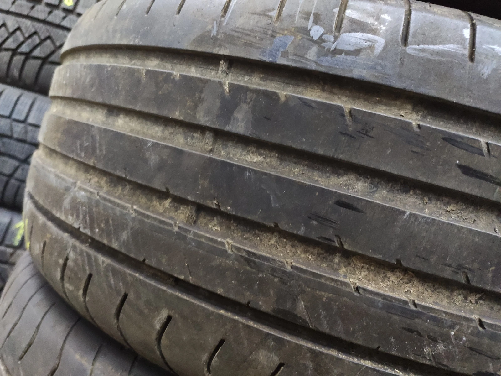 Гуми Летни 235/50R18, снимка 3 - Гуми и джанти - 54655632