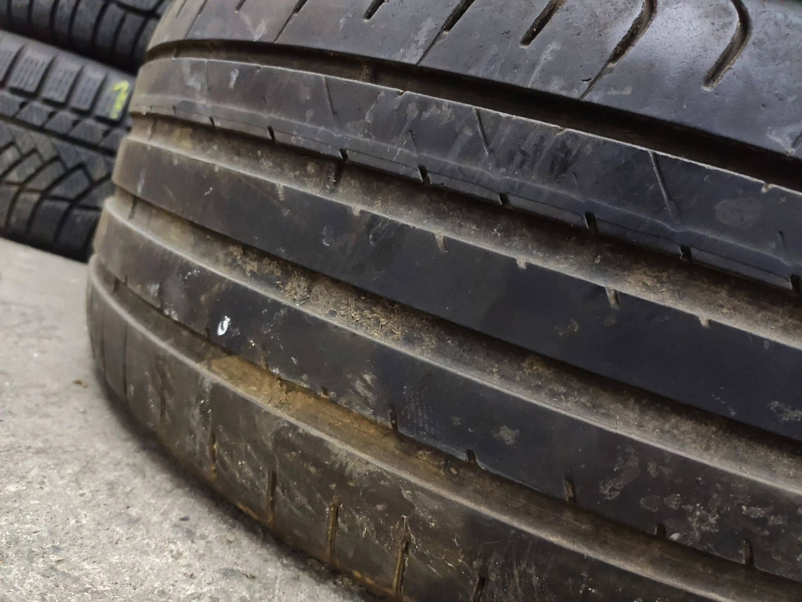 Гуми Летни 235/50R18, снимка 4 - Гуми и джанти - 54655632
