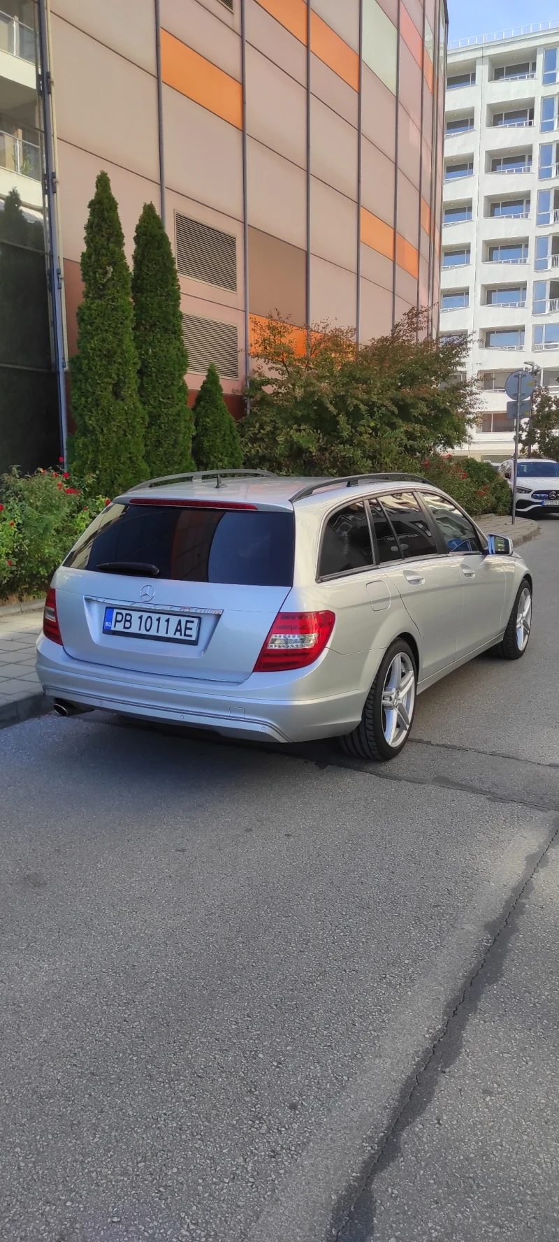 Mercedes-Benz C 200 Фейслифт, биксенон, парктроници, кожа, подгрев , снимка 3 - Автомобили и джипове - 47705423