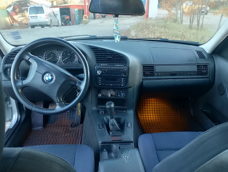 BMW 318, снимка 8 - Автомобили и джипове - 48376883