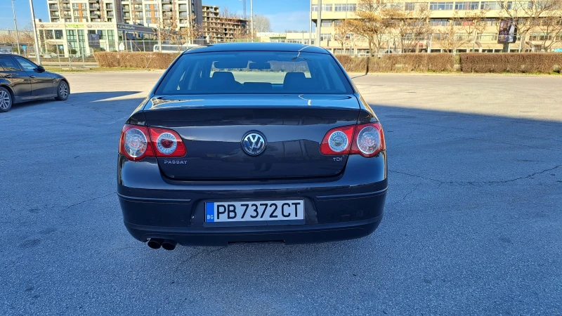 VW Passat, снимка 8 - Автомобили и джипове - 49415703