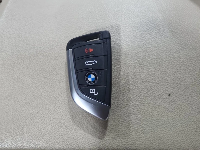 BMW 330 * 330E XDRIVE * CARFAX * БЕЗ ПЪРВОНАЧАЛНА ВНОСКА, снимка 12 - Автомобили и джипове - 52875337