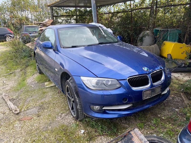 BMW 320 I, снимка 1 - Автомобили и джипове - 35488659