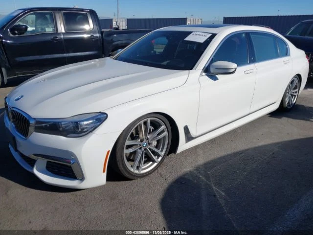 BMW 740 M* SPORT* ДИГИТАЛНО* ТАБЛО* ПОДГРЕВ* КАМЕРА* КЕЙЛЕ, снимка 3 - Автомобили и джипове - 53032138