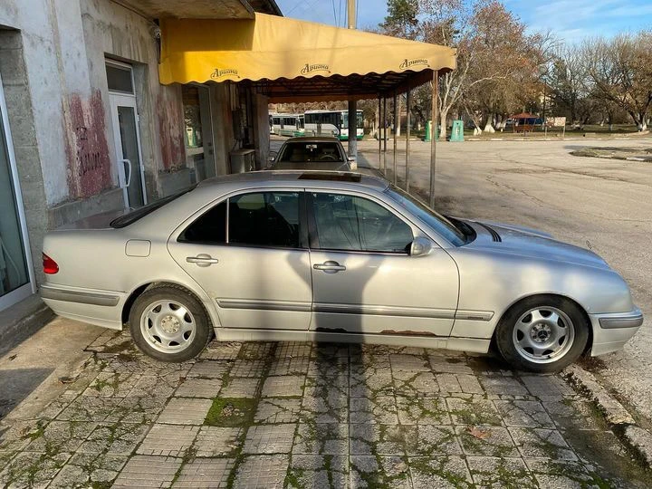 Mercedes-Benz E 270 2.7CDI 170k, снимка 3 - Автомобили и джипове - 53868903