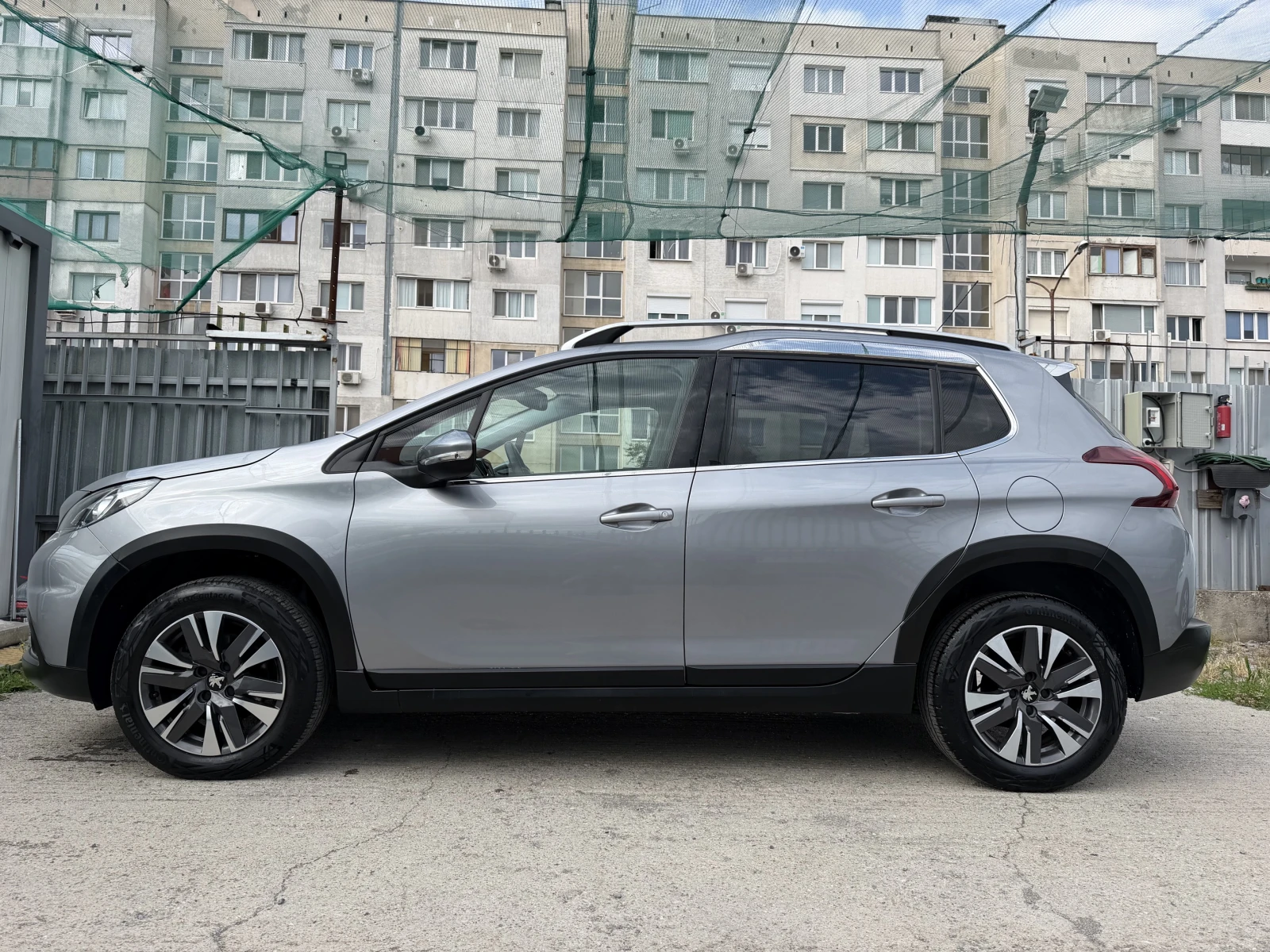 Peugeot 2008 БЕНЗИН* АВТОМАТИК* Apple* CarPlay* * * , снимка 3 - Автомобили и джипове - 49596226